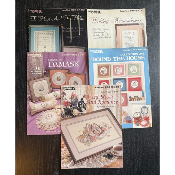 Lot of 15 Leisure Arts Cross Stitch Pattern Leaflets Vintage Flowers Christmas - Picture 3 of 4